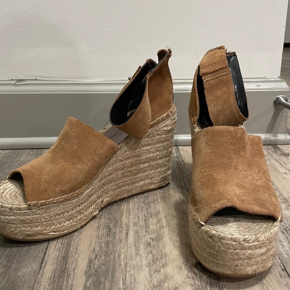 Dolce Vita Tan Wedges - Picture 1 of 3